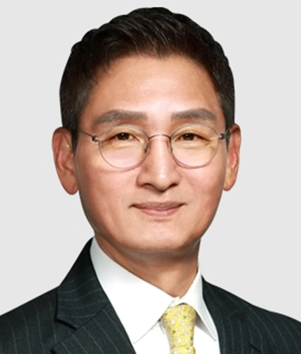 건진법사 관봉권 띠지 분실 의혹과 쿠팡 퇴직금 미지급 사건 불기소 외압 의혹을 수사할 특별검사로 안권섭(60·사법연수원 25기) 법무법인 대륜 변호사가 임명됐다.