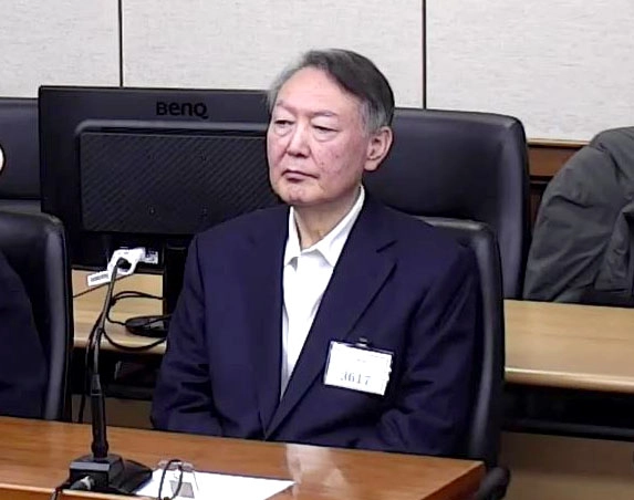 ์ค์์ด ์ ๋ํต๋ น์ด 16์ผ ์์ธ ์์ด๊ตฌ ์์ธ์ค์์ง๋ฐฉ๋ฒ์์์ ์ด๋ฆฐ ํน์๊ณต๋ฌด์งํ๋ฐฉํด, ๋ฒ์ธ๋ํผ๊ต์ฌ, ์ง๊ถ๋จ์ฉ ๊ถ๋ฆฌํ์ฌ๋ฐฉํด ํ์ ๋ฑ ์ฌ๊ฑด์ ๋ํ 1์ฌ ์ ๊ณ ๊ณตํ์ ์ถ์ํด ํผ๊ณ ์ธ์์ ์์ ์๋ค. ์ค ์ ๋ํต๋ น์ ์ด๋ ์ง์ญ 5๋
์ ์ ๊ณ ๋ฐ์๋ค. 2026.1.16