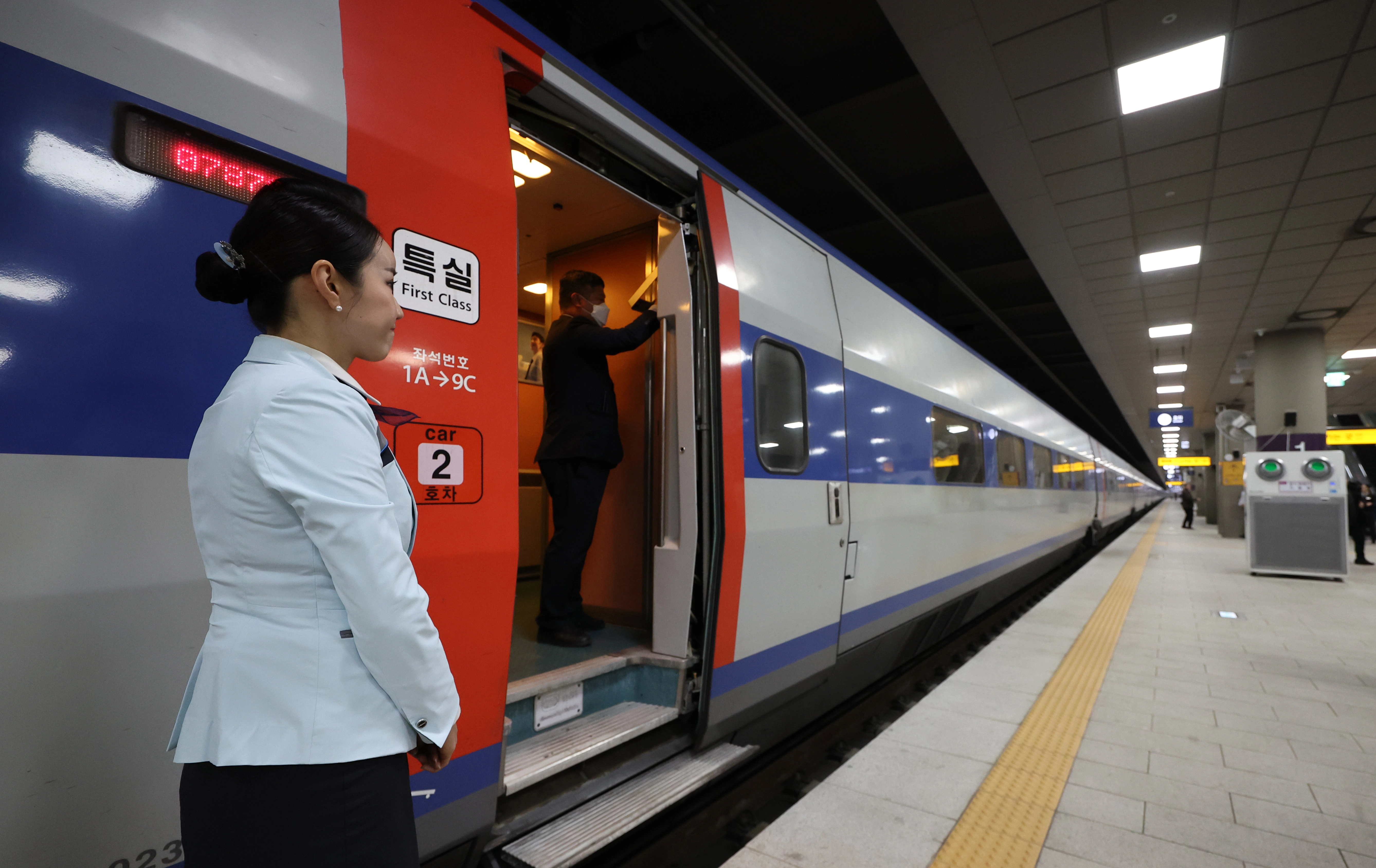 SRT 수서역에 도착한 KTX [연합뉴스