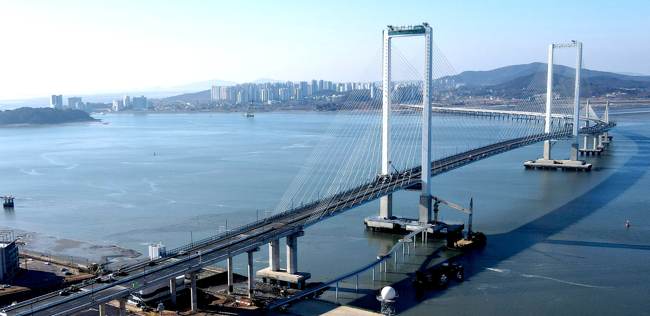 ์ฒญ๋ผํ๋๋๊ต